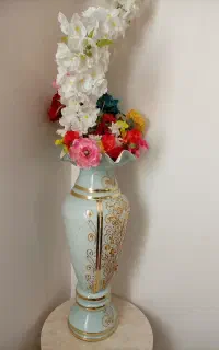 گلدان با گل