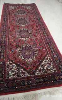 دو عدد فرش دستبافت کناره و قالیچه