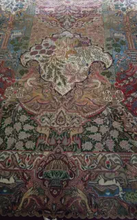 فرش دستباف ۹ متری طرح شکارگاه  طرح خاص و چشم‌نواز