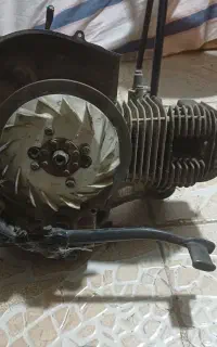 یک دستگاه ان جین وسپا ۱۲۵  ۴ زمانه