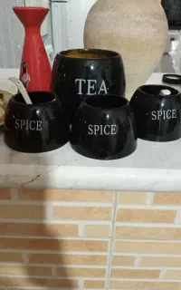 جای ادویه و کوزه و
