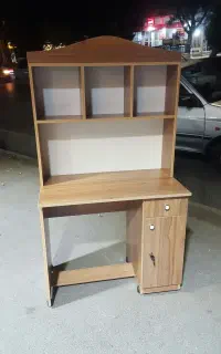 میز تحریر تاج دار