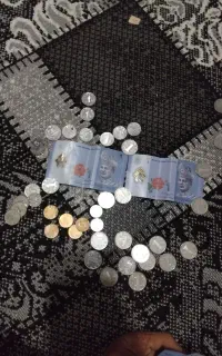 پول مازلی و سکه چینی و سکه شیرو خورشید نقره