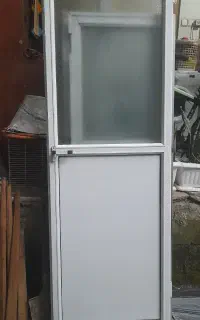 درب سرویس و درب اتاق با چهار چوب