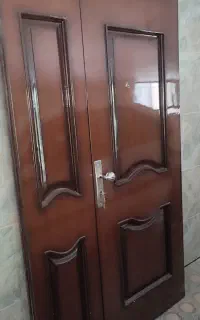 درب چوبی دولنگه درحدنو و مقداری شیرآلات سالم وتمیز