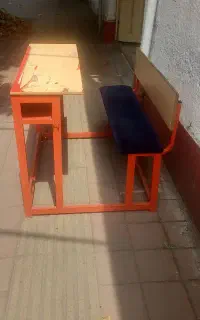 نیمکت دبیرستانی