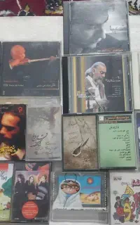 تعدادی نوار کاست و سی دی همخوان