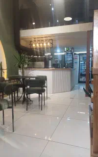 همکار خانم در کافه هشتگرد