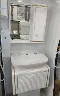 کد1001(روشویی کابینتی سفیدبانوارطلایی)مدل راش