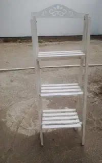 استند چوبی