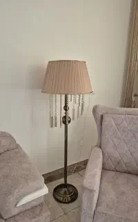 آباژور ایستاده