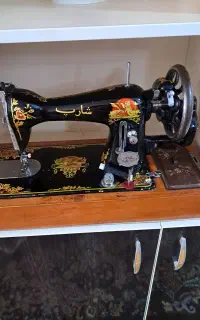 چرخ خیاطی قدیمی و لوازم منزل