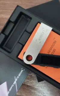 ولت سخت افزاری لجر نانو اس پلاس( nano s plus)