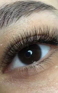 خدمات اکستنشن مژه و لیفت و لمینیت مژه و ابرو