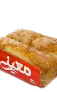 فروشنده خانم برای پخش گرم مواد غذایی