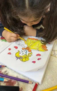 آموزش نقاشی خلاق و شاد به کودکان در محیط امن منزل