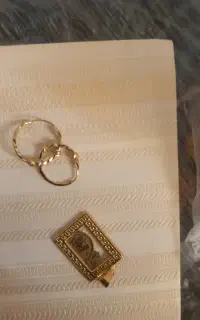طلا (گوشواره و ان یکاد)