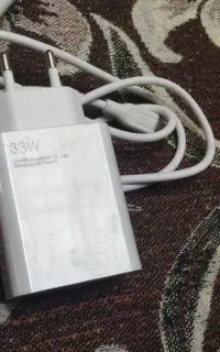 یک عدد شاژر فست شارژ 33 وات با کابل