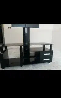 میزتلوزیون شیشه ای