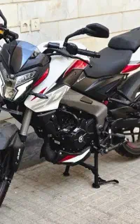 موتور ns200 مدل ۱۴۰۴ کم کارکرد