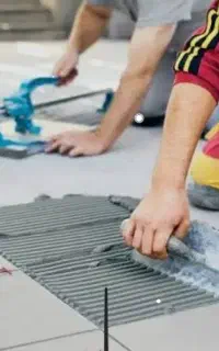 شاگرد کاشی کار