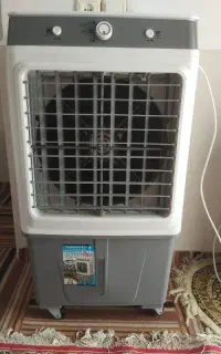 کولر آبی ایستاده .