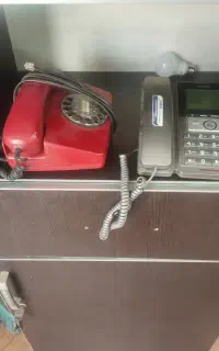 دوعدد تلفن رومیزی