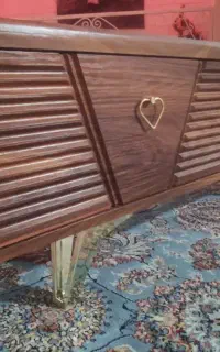 میز تلویزیون سالم در حد نو بدون خطو خش سایز 160