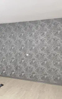 شاگرد یا نصاب ماهر کاغذ دیواری
