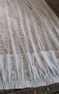 یک جفت پرده توری سفید دوخته آماده نصب