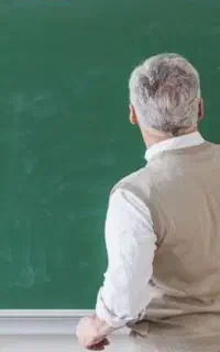 معلم همراه دانش اموز در منزل