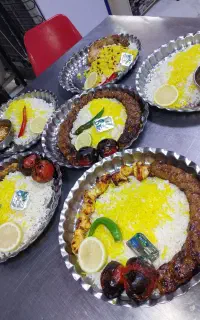 رستوران . تهیه غذا . آماد خدمت رسانی