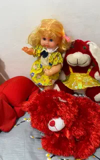 تعدادی زیاد  عروسک تکی هم فروش میره
