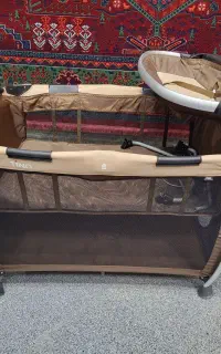 تخت پارک نوزادی