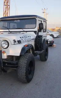 ماشین جیپ