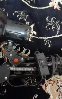 چراغ رومیزی واسه کار و هم واسه نوشتن درس
