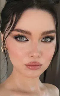 مدل میکاپ هستم