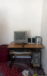 کامپیوتر و میز کامپیوتر