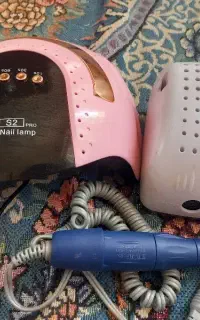 مقداری وسایل کاشت ناخن