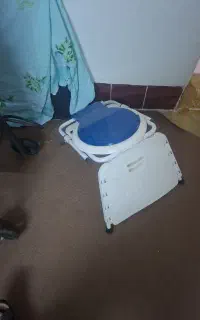 توالت فرنگی دیواری تاشو