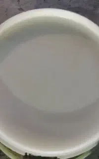 شیر تازه ، گرم و پرچرب .