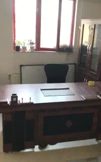 میز مدیریت یا ریاست ،صندلی انتظار و جلو مبلی