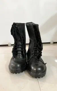 یک جفت پوتین نظامی سایز ۴۳