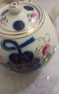 قوری قدیمی گل انگوری