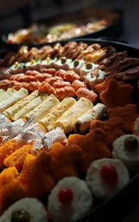 دنیای طعم‌ها فینگرفود، دسر، سوسیس و کالباس