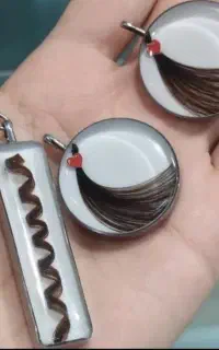 اویز ماشین و گردنبند رزینی