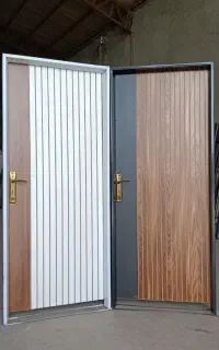 درب داخلی اتاقی با چارچوب و قفل و دستگیره کامل