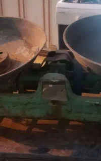 دو عدد ترازو قدیمی دونه ای 1ملیون