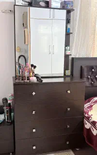 دراور با آینه و صندلی قیمت ۹۰۰۰۰۰۰ تومان