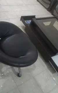 فروش فوری صندلی شیک و درحد نو چرم چرخدار زیر قیمت